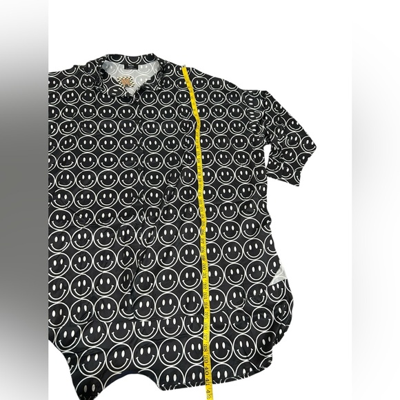 Dressed in Lala Satin Playsuit Set Black & White
Smiley Face Print size medium - Picture 13 of 16